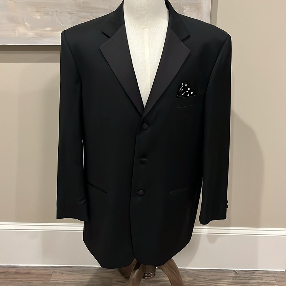 Like new! Classy Mantoni 2 pc  black tuxedo